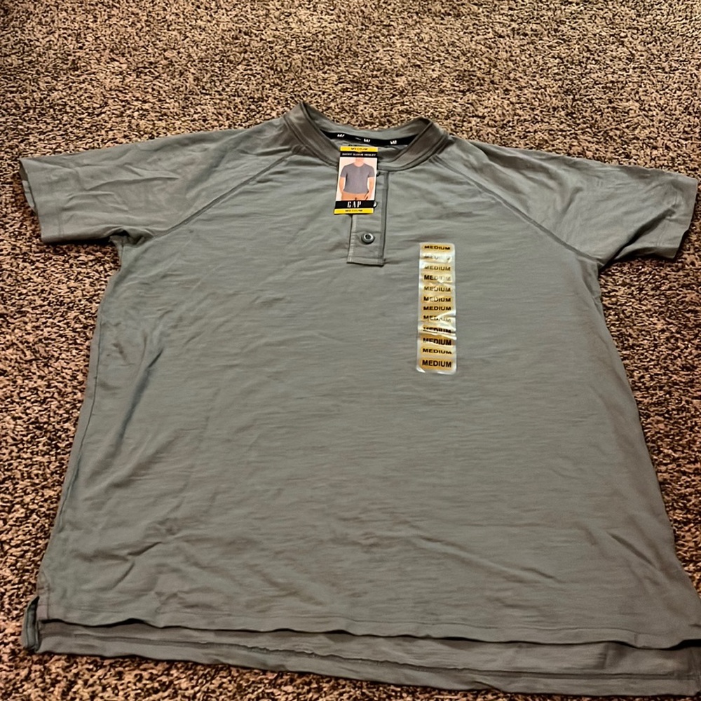 Gap short sleeve Henley shirt